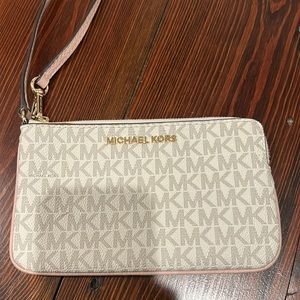 Michael Kors wristlet never used